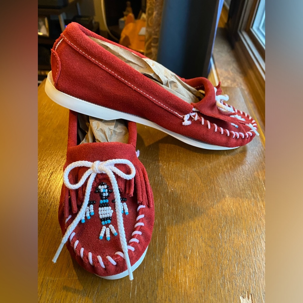 Vintage 1980s Never Worn Red Beaded SlipOn Minnetonka Women’s Moccasins -Sz 7. 5